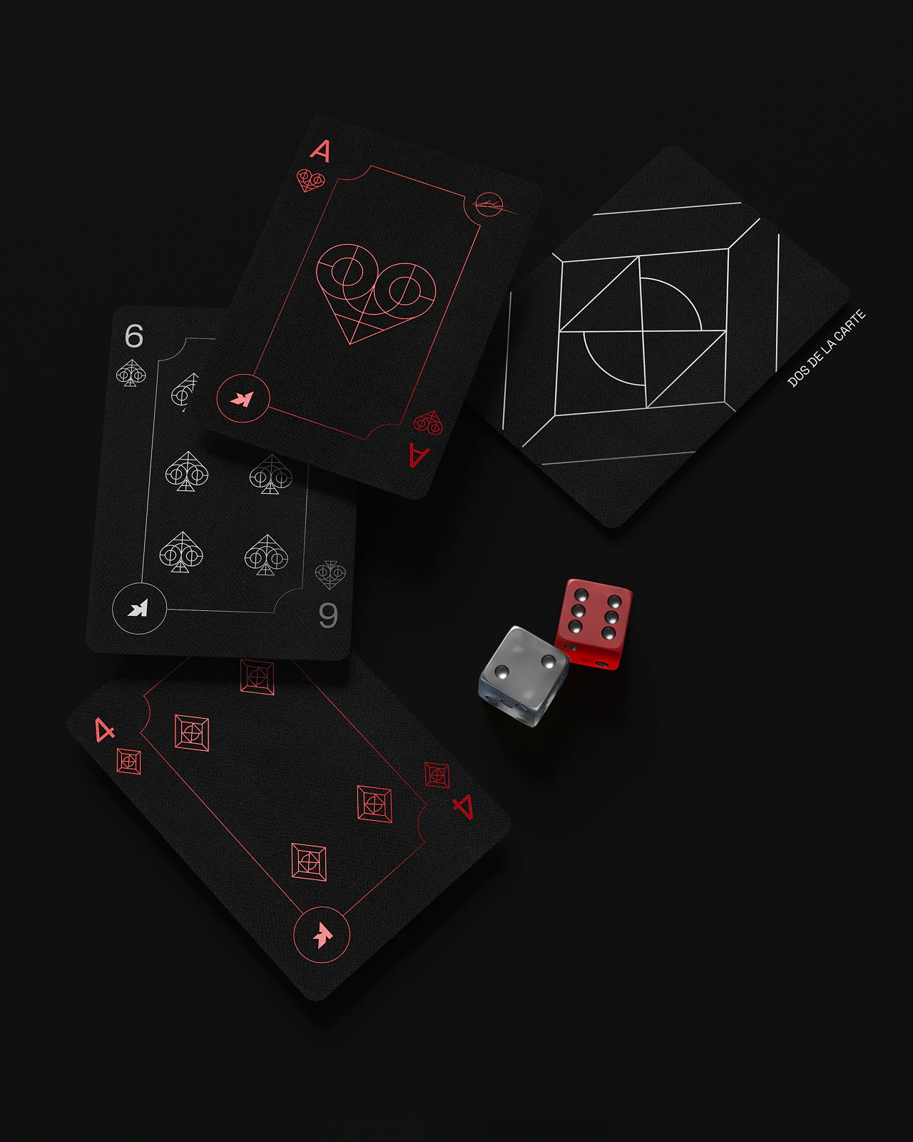 Aeruk Playing Card, composition des cartes, de leur dos géométrique et de deux dés sur fond noir